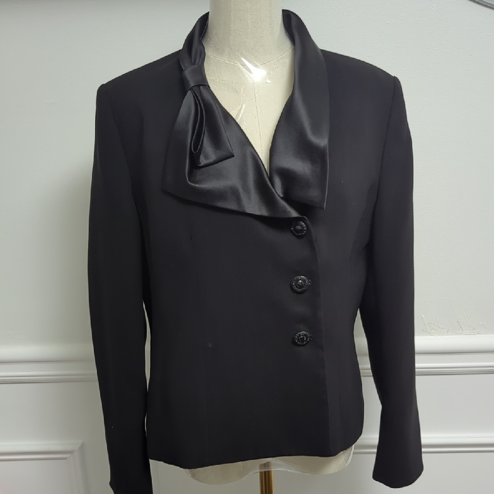 Le Suit Black Tailored Satin Bow Asymmetrical Lapel Size 12P